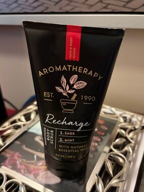 Bath & Body Works Aromatherapy Recharge Body Scrub - Sage and Mint NEW